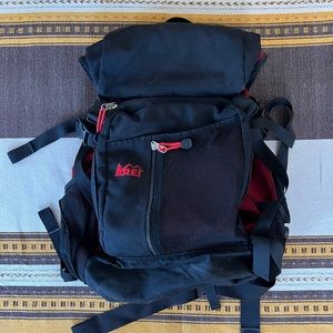 Vintage REI daypack - dark red